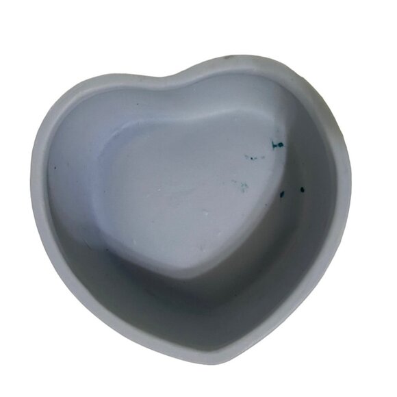 Heart-Shaped Matte Baby Blue Ceramic Trinket Box With Floral Accents 90's Y2K - Picture 4 of 5